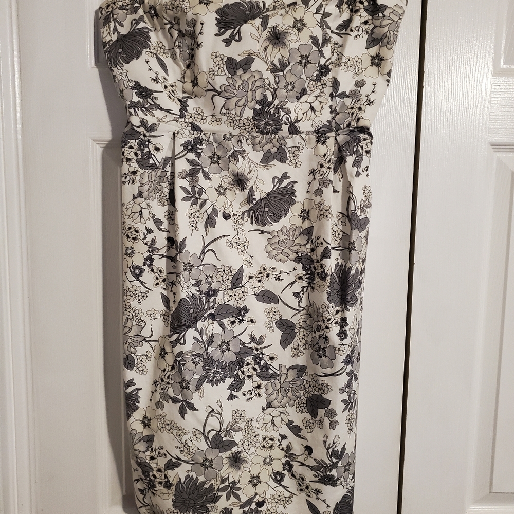 Sleeveless dress